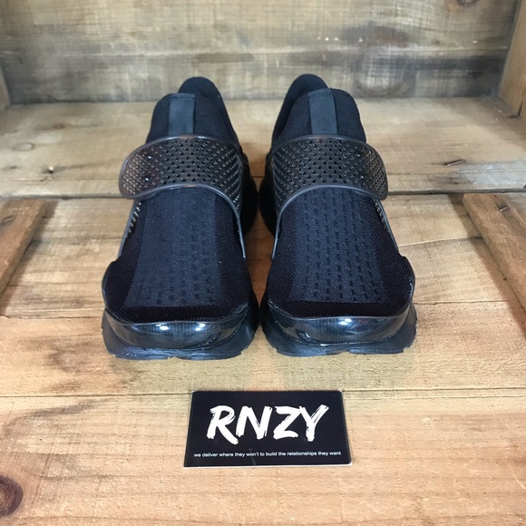 sock dart triple black